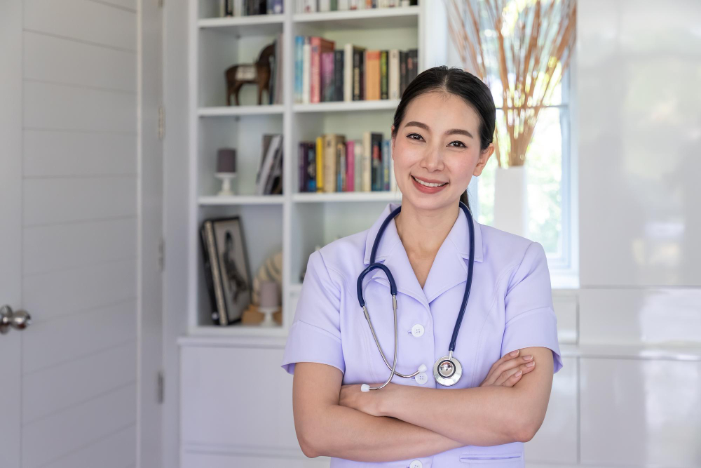 Elderly Care for Parents: 5 Reasons to Consider a Nurse for Home Care