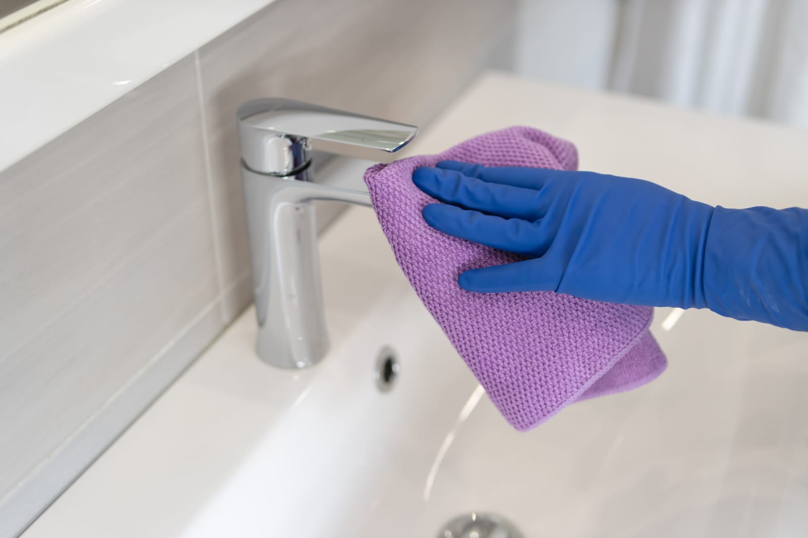 How to Clean the bathroom